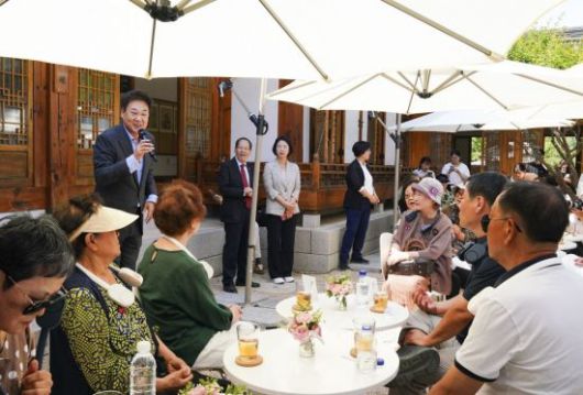 정문헌 종로구청장이 ‘종로 굿라이프 챌린지’에서 인사말을 하고 있다. 종로구 제공.