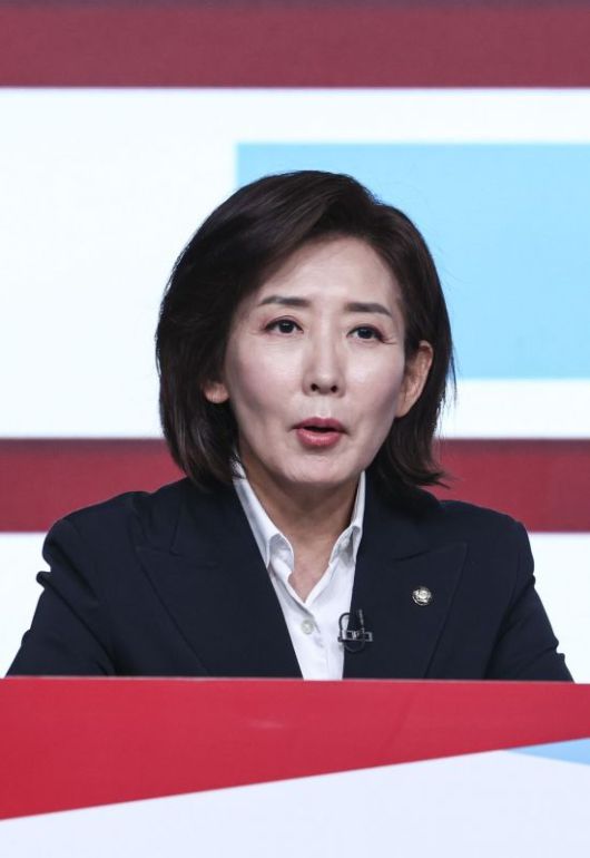 나경원 국민의힘 의원이 김민석 국무총리 후보자를 둘러싼 '정치자금 수수' 의혹에 대해 강도 높은 비판을 쏟아냈다. 국회사진기자단