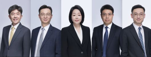 왼쪽부터 조주연 전 서울중앙지검 반부패수사2부장, 이정우 전 춘천지검 부부장검사, 손정현 전 수원지검 형사1부장, 홍석기 전 광주지검 검사, 석동현 전 법무부 법무과 검사.
