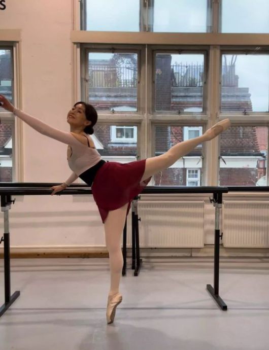 어린 시절 발레하는 김주혜 작가의 모습. 다산북스