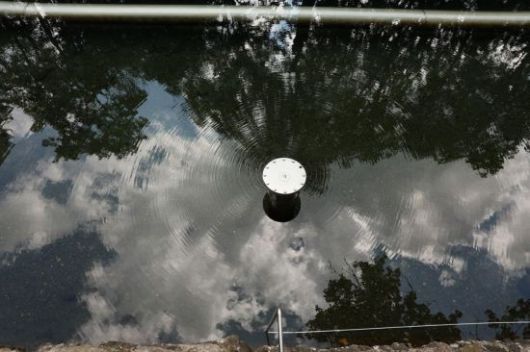 농심의 백두산 내두천 수원지 내 관정. 관정을 통해 지하의 용천수가 지상으로 올라온다.