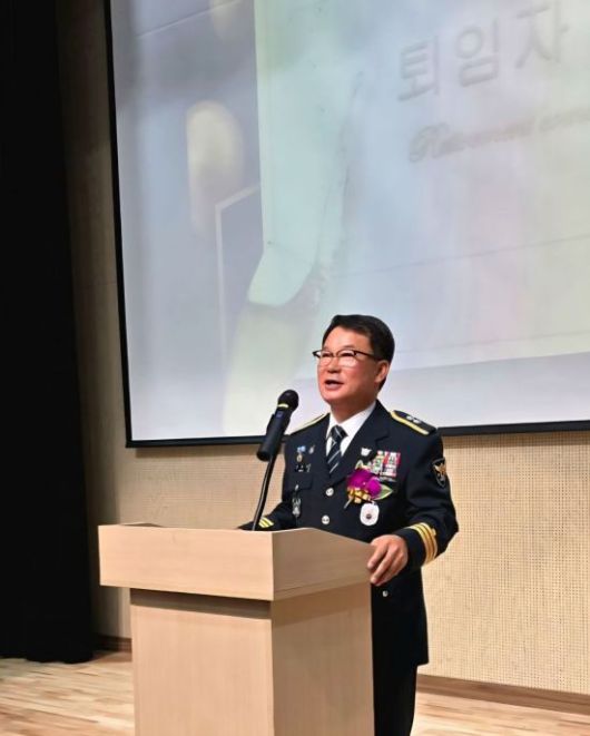 퇴임하는 권병정 경감은 늘 옆에서 힘이 되어준 가족, 그리고 함께해준 동료들에게 고맙다. 모두 건강하고 행복하시길 바란다고 인사를 전했다. 권병건 기자