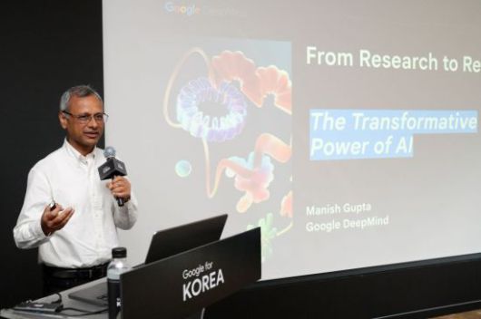 마니쉬 굽타 구글 딥마인드 시니어 디렉터가 2일 오전 서울 강남구 조선팰리스 호텔에서 열린 기자간담회에서 발언하고 있다. 구글코리아 제공