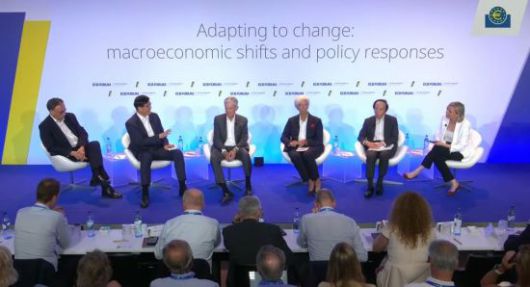 (왼쪽부터)앤드루 베일리 영란은행 총재, 이창용 한국은행 총재, 제롬 파월 미국 연방준비제도 의장, 크리스틴 라가르드 유럽중앙은행 총재, 우에다 가즈오 일본은행 총재가 1일(현지시간) 포르투갈 신트라에서 열린 ECB 중앙은행 포럼의 정책 토론 세션에 패널로 참석해 의견을 나누고 있다. ECB 유튜브 생중계 캡처