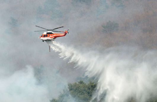 산림청 산불진화헬기가 산불을 진화하고 있다. 사진=연합뉴스