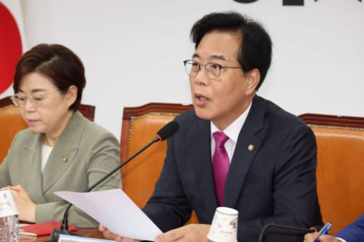 국민의힘 송언석 비대위원장 겸 원내대표가 7일 서울 여의도 국회에서 열린 비상대책위원회의에서 발언하고 있다. 연합뉴스