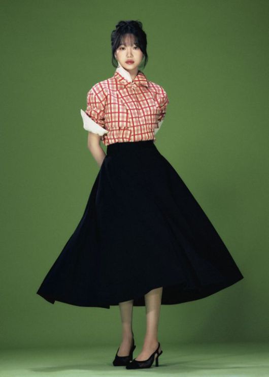 조유리가 8일 서울 종로구 삼청동에서 '오징어 게임3' 인터뷰에 앞서 사진 촬영을 진행하고 있다. 넷플릭스