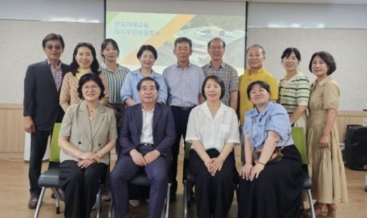 완도교육복지연구회는 광양시 중마장애인복지관을 찾아 시설을 견학하고 장애인 복지 서비스 운영 현황을 살펴봤다. 이준경 기자