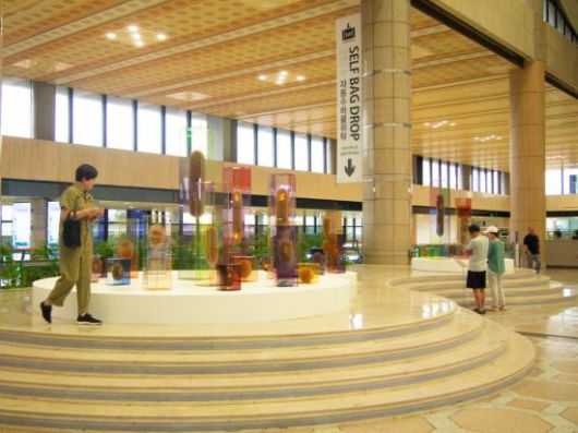 김포공항 내 전시 전경, 장용선의 ‘찬란한 잔해’. 예술경영지원센터