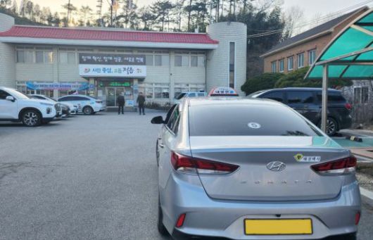 전북 정읍시가 도입한 농촌복지택시. 버스가 다니지 않는 지역주민을 위한 이동수단이다. 연합뉴스, 정읍시 제공