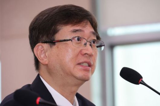 오영준 헌법재판관 후보자가 18일 서울 여의도 국회 법제사법위원회에서 열린 인사청문회에서 의원질의에 답하고 있다. 연합뉴스