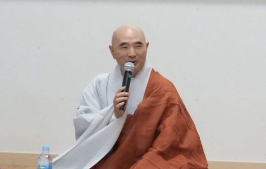 봉선사 주지 호산스님이 환영 인사를 전하고 있다. 조계종사회복지재단