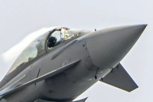 지난달 15일(현지시간) 스페인 산 하비에르 공군기지에서 열린 유로파이터 에어쇼 도중 전투기와 갈매기가 충돌해 조종석 유리가 박살나는 사고가 일어났다. 인스타그램 javi_as99