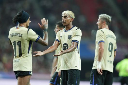 BBQ 창사 30주년 기념으로 서울월드컵경기장에서 열린 FC바르셀로나와 FC서울의 친선경기에서 바르셀로나 선수들이 득점한 뒤 세리머니를 하고 있다. 올리브 크리에이티브 제공