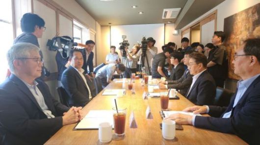 7일 서울 중구 달개비에서 3차 전공의 수련협의체 회의가 열리고 있다. 연합뉴스