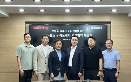왼쪽부터 이노룰스 최규웅 이사, 유승영 상무, 장인수 대표, 이노베리 조민재 대표, 배성호 부대표, 박성우 상무가 업무협약을 맺고 기념사진을 촬영하고 있다. 이노룰스