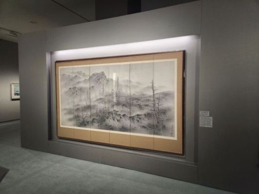 이상범 '효천귀로'(1945). 이상범이 1945년 8월15일 광복 당일 제작했다고 알려진 작품이다. 농부가 새벽 안개 자욱한 들판 언덕을 넘어 소를 몰고 귀가하는 장면을 그린 작품. 서믿음 기자