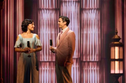 뮤지컬 '위대한 개츠비'에서 제이 개츠비 역의 매트 도일(오른쪽)과 데이지 역의 센젤 아마디   [사진 제공= 오디컴퍼니]