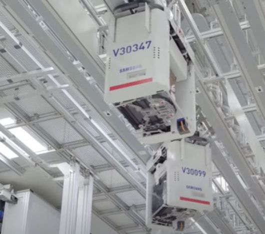 삼성전자 반도체 생산라인에서 물류 이송을 담당하는 로봇 OHT