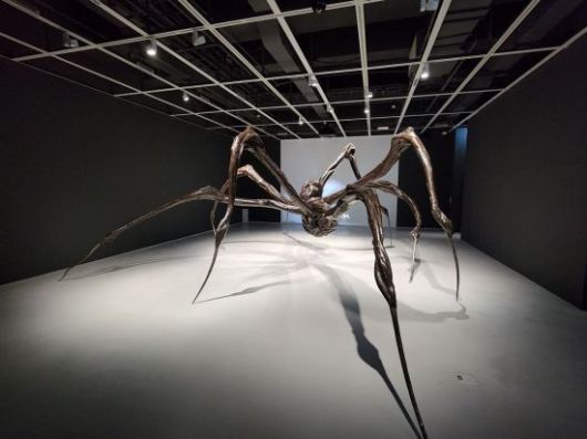 호암미술관 '루이즈 부르주아: 덧없고 영원한' 전시 작품. 거미는 엄마를 상징한다. 아이를 돌보는 존재이자 때로는 폭력적 존재의 양가성을 상징함. 서믿음 기자