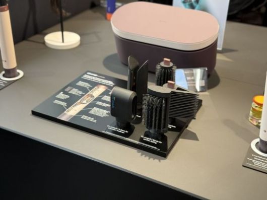 다이슨 창업자 겸 수석 엔지니어 제임스 다이슨 경은 4일(현지시간) 독일 베를린 시내에서 프라이빗 간담회를 열고 차세대 신제품 11종을 대거 공개했다. 장희준 기자