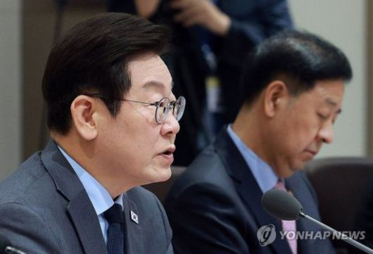 이재명 대통령이 9일 서울 용산 대통령실 청사에서 열린 국무회의에서 발언하고 있다.