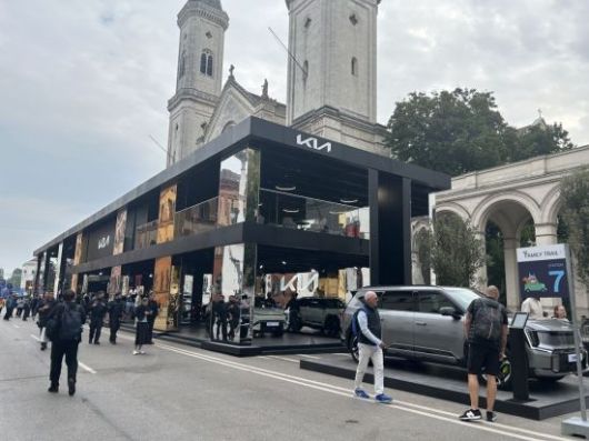 9일(현지시간) 독일 뮌헨 시내에 설치된 합동 전시장인 오픈스페이스 내 기아 전시장. 오현길 기자