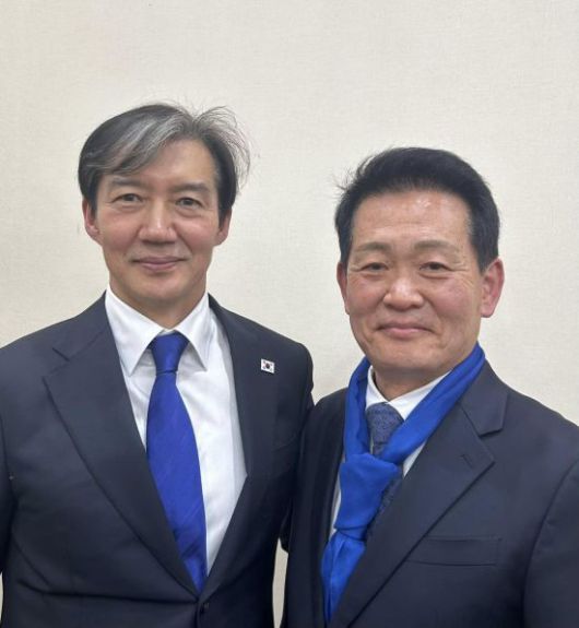 조국 조국혁신당 전 대표와 은우근 상임고문. 은우근 페이스북