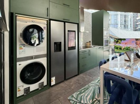 삼성전자 KX 스토어에선 런던 라이프스타일에 맞춘 생활 공간별 AI 홈을 체험해볼 수 있다. '해크니 아파트먼트'에선 유럽 소비자의 '에너지 절약' 트렌드를 반영해 AI 에너지 모드를 확인할 수 있었는데, 전력 사용량을 알아서 추적하고 절감하며 냉·난방도 자동으로 최적화하는 모습이었다. 장희준 기자