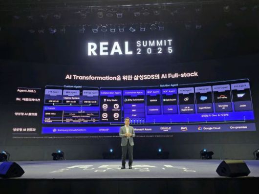 이준희 삼성SDS 대표이사가 11일 오전 서울 강남구 코엑스에서 열린 연례 고객 초청 콘퍼런스 '리얼 서밋(REAL Summit) 2025'에서 기조연설을 하고 있다. 삼성SDS 제공