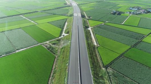 오는 11월 개통을 앞둔 왕복 4차로 새만금~전주 고속도로 전경. 한국도로공사
