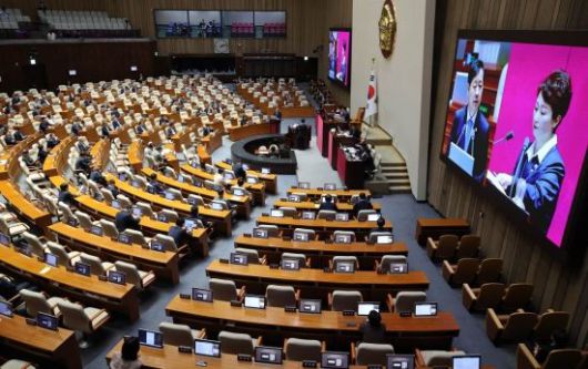 구윤철 부총리 겸 기획재정부 장관이 17일 국회에서 열린 경제에 관한 대정부 질문에서 이언주 더불어민주당 의원의 질의에 답변하고 있다. 2025.9.17 김현민 기자