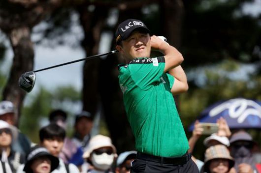 박성국이 골프존 오픈 4라운드 1번 홀에서 티샷을 하고 있다. KPGA 제공