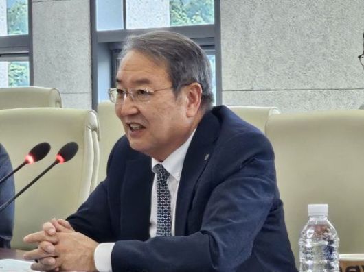 이건우 DGIST 총장이 기자들의 질문에 답변하고 있다. 김종화 기자