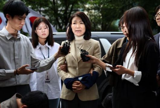 이진숙 전 방송통신위원장이 4일 오후 체포적부심사를 받기 위해 서울남부지법으로 들어서며 발언하고 있다. 연합뉴스.