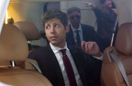 지난 1일 서울 강서구 서울김포비즈니스항공센터(SGBAC)를 통해 입국한 샘 올트먼 오픈AI 최고경영자(CEO). 연합뉴스