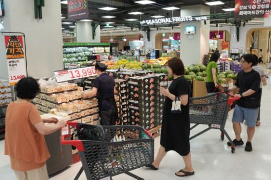 롯데마트 그랑그로서리 은평점 농산매대 전경. 롯데마트 제공