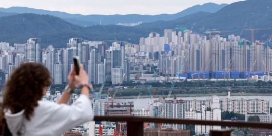 서울 남산에서 바라본 서초·용산구 일대 아파트 단지 모습. 연합뉴스