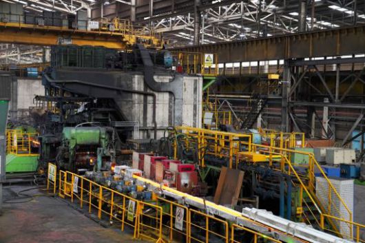 소형압연 공장에서 와이어 로드(Wire Rod) 생산을 위한 공정이 진행되고 있다. 세아홀딩스 제공