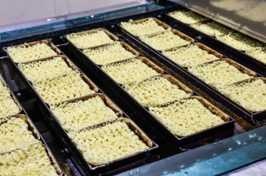 '삼양 1963' 제품 공정 사진. 삼양식품 제공.