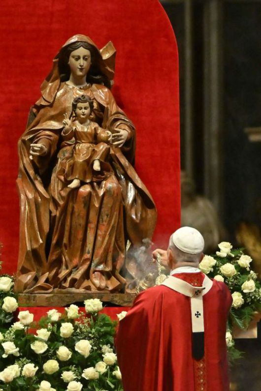 앞서 가톨릭에서는 성모 마리아가 세상을 구한 예수를 도왔는지를 두고 수백 년간 논쟁을 해왔다. 역대 교황들 사이에서도 이를 두고 의견이 갈렸다. AFP연합뉴스