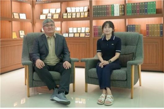 윤진호 광주과학기술원(GIST) 환경에너지공학과 교수(왼쪽)와 박진아 박사. GIST 제공