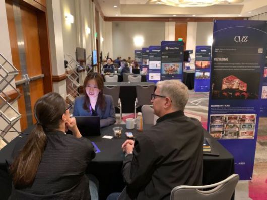 '유녹(U-KNOCK) 2025 in USA' 커즈 부스