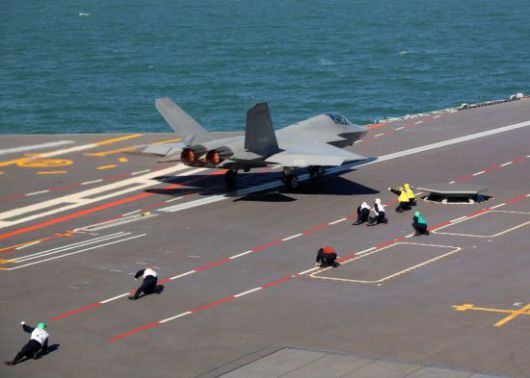 지난 9월 푸젠함에서 J-35 전투기의 이륙 훈련을 하는 모습. 신화연합뉴스