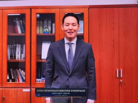 김한규 더불어민주당 의원은 '2025년 대한경영학회 추계공동학술대회' 영상 축사를 통해 "(생산적 금융의) 실제 성과를 위해선 적절한 시점에 자금이 공급되는 금융 환경이 마련돼야 한다"고 강조했다.