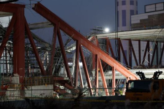 11일 오후 광주 서구 광주대표도서관 건립공사장 붕괴 사고 현장에서 야간 구조 작업이 펼쳐지고 있다. 연합뉴스