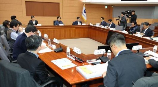 정은경 보건복지부 장관이 24일 서울 종로구 정부서울청사 별관에서 열린 국민연금기금운용위원회에 참석, 발언하고 있다. 2025.11.24 조용준 기자