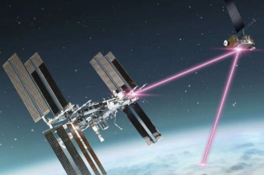 미 항공우주국(NASA)이 구상한 레이저 기반 우주 통신 구상. 구글의 선캐처 프로젝트도 레이저 통신을 핵심 기술로 활용한다. NASA