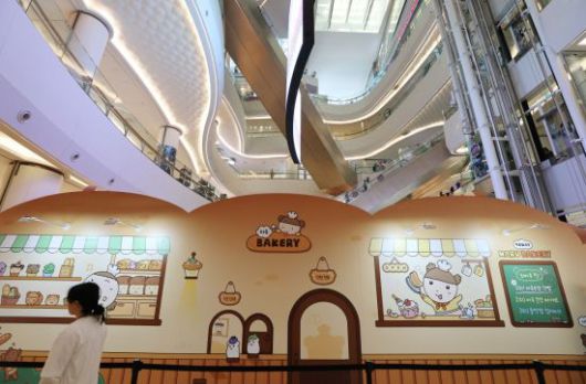 웹툰 전시장으로 변한 롯데월드몰 연합뉴스