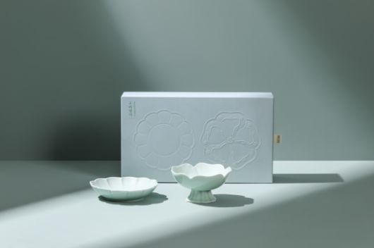 뮷즈 중 가장 많은 판매량을 기록한 청자 접시 세트, 국립박물관문화재단 제공